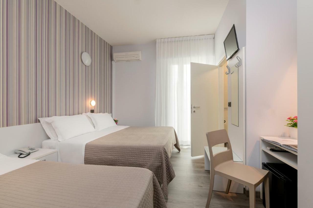 Hotel Ervill Rimini Exterior foto